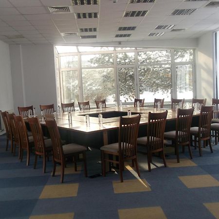 Hotel Star Piteşti Extérieur photo