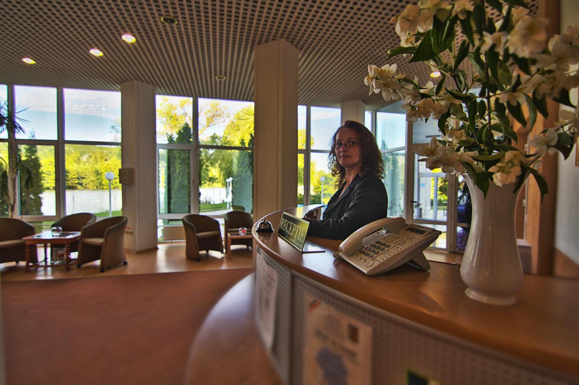 Hotel Star Piteşti Extérieur photo