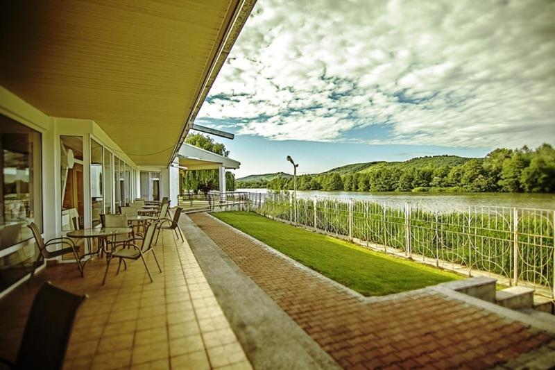 Hotel Star Piteşti Extérieur photo